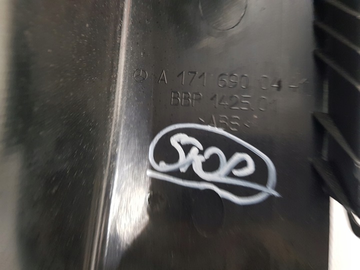 фото №11, Mercedes slk r171 w171 защита пластиковая ремня зад заднего порога багажника