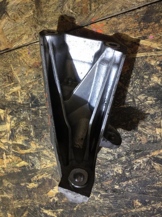фото №6, Audi q7 4l 4.2tdi кронштейн двигателя 7l8199307b