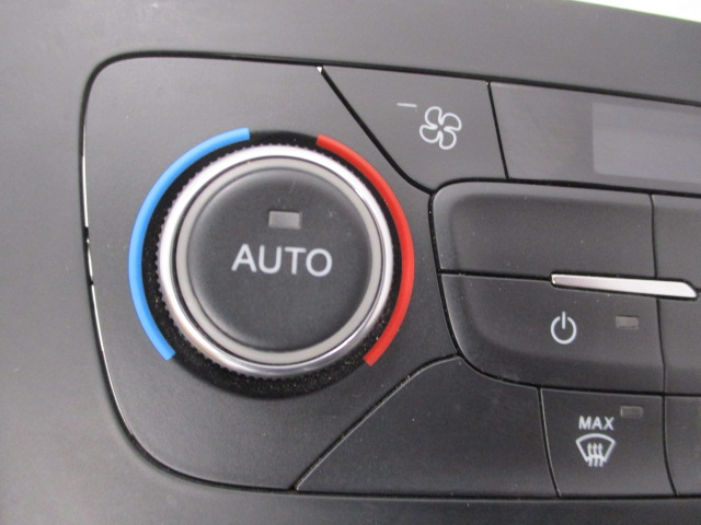 фото №12, Ford focus mk3 рестайлинг панель средний кондиционера