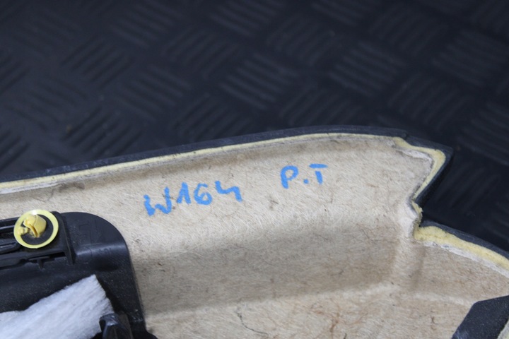 фото №5, Обивка боковина дверь правые зад mercedes ml w164