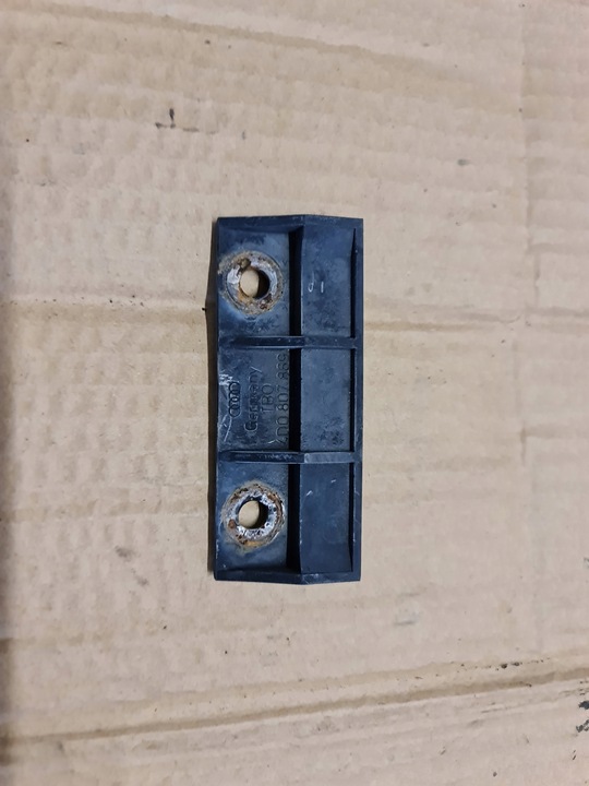 фото №1, Ползун бампера зад audi a8 d2 4d0807889