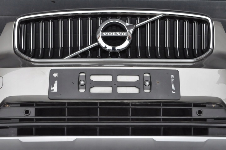 фото №8, Volvo xc40 бампер перед переднє комплектний w кольорі 727