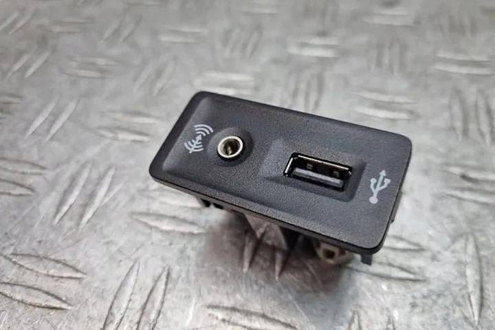 фото №8, Дополнительный соединитель мультимедиа aux/usb vw golf vii вариант ba5, bv5