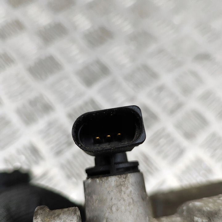 фото №8, Volkswagen passat b6 2009 крышка клапанов