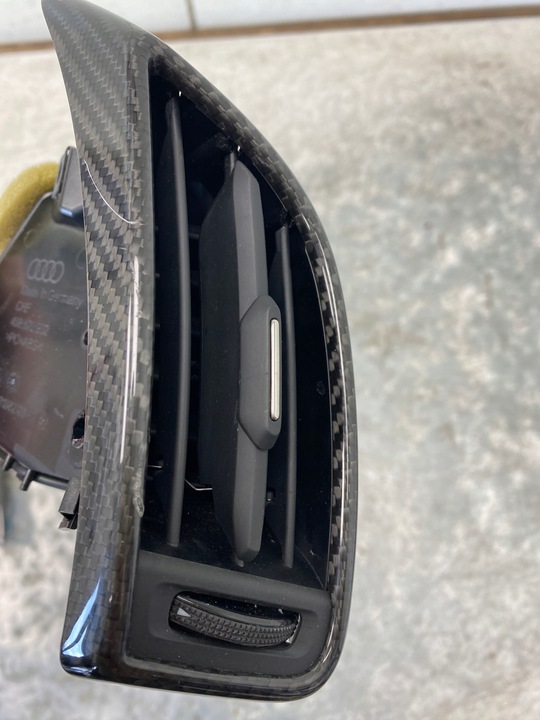 фото №9, Audi r8 plus 4s решітка повітропровід права середня захист планка спідометра карбон