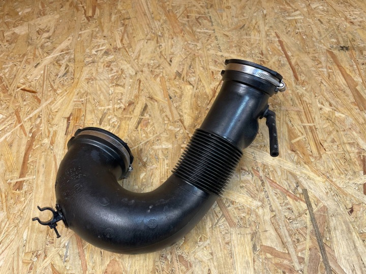 фото №9, Заборщик воздуховод труба трубка  воздуха vw skoda seat audi 06l129616c