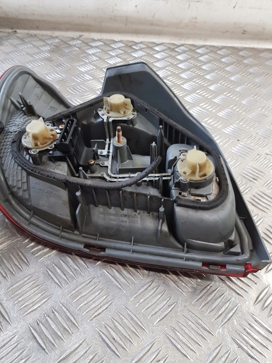 фото №9, Фара правая зад 52-053 toyota yaris i рестайлинг 03r-