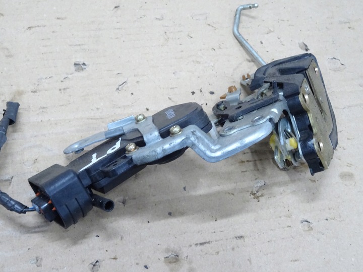 фото №3, Toyota hilux замок дверь правые зад 99r