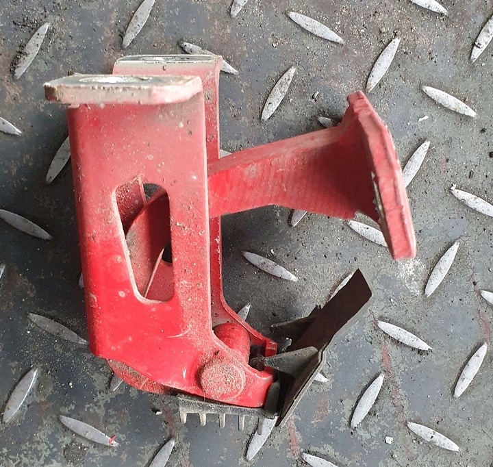 фото №2, Петля двері правий зад нижній dacia logan i універсал