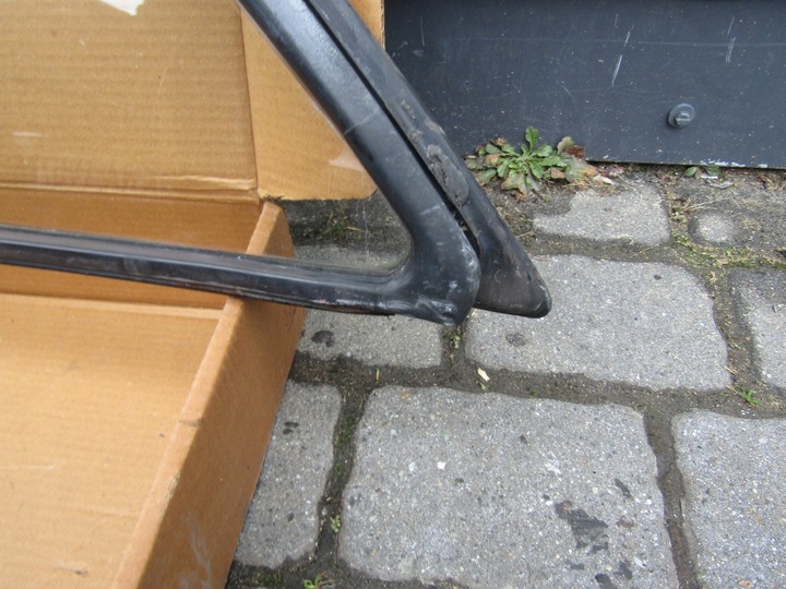 фото №12, 8 mercedes w124 универсал белая правая стекло задняя боковая крыльев + прокладка