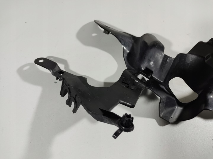 фото №12, Volvo s60 ii 13- держатель подкрылки 31497106