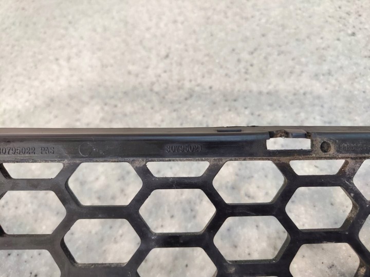 фото №9, Решётка бампера средняя 30795021 volvo v60 ii s60