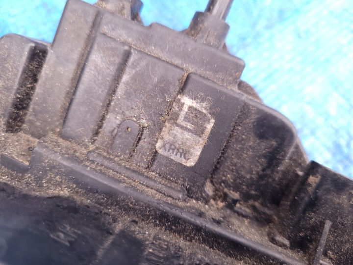 фото №10, Nissan note i 1 | замок дверь правая зад заднее 24208078 242275