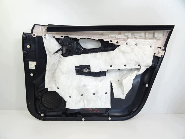 фото №10, Nissan x-trail t32 809114ce0a карта дверь обшивка карта левые перед