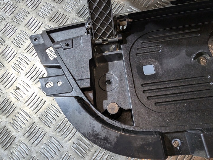 фото №13, Maxus ev30 e доставляти 3 2019- решітка радіатора логотип кришка заряджання