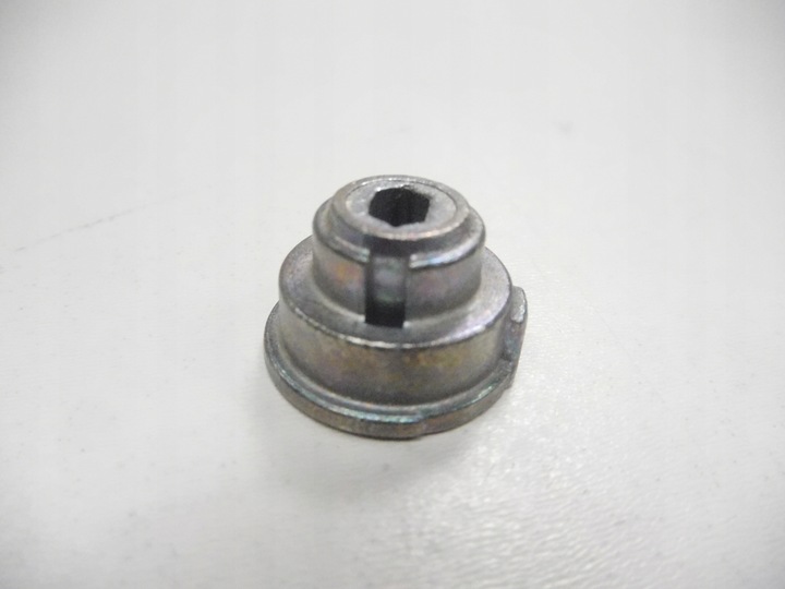 фото №8, Вставка пробка заливка топлива ford transit оригинальный номер 4060100