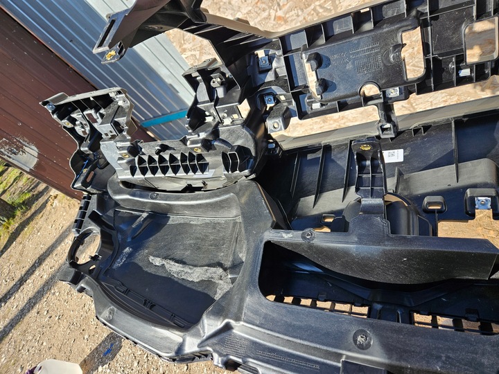 фото №5, Audi q8 4m8 q7 рестайлінг 4m0 панель чорна роздавальна капот консоль