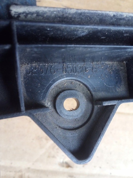 фото №6, Toyota avensis t25 03-08 hb sedan ползун бампера левый зад б/у