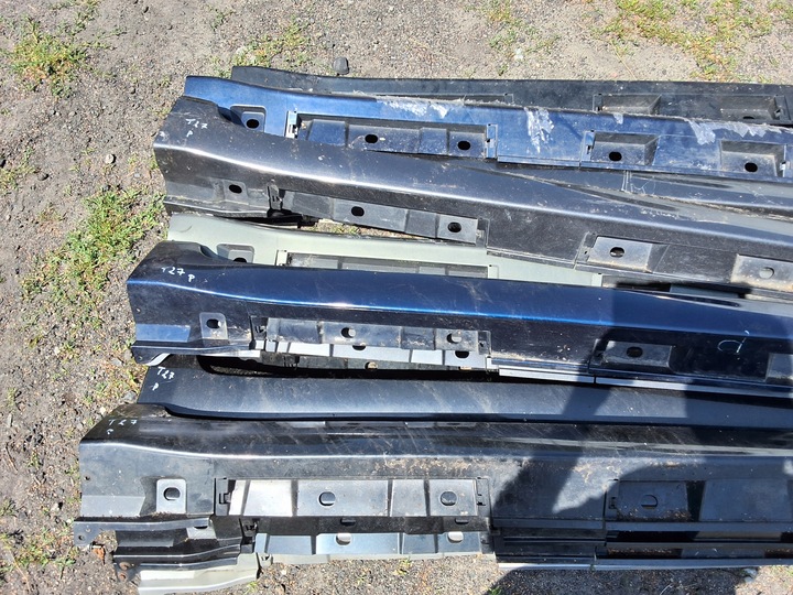 фото №3, Avensis t27 планка накладка порогова права mix кольорів