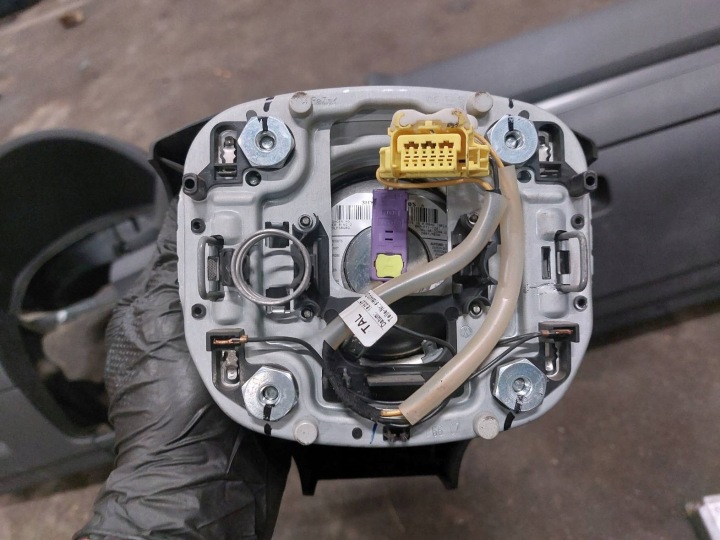 фото №8, Комплект подушка  postrzałowy капот volkswagen jetta v 1k4857706ad 1k4857705ac