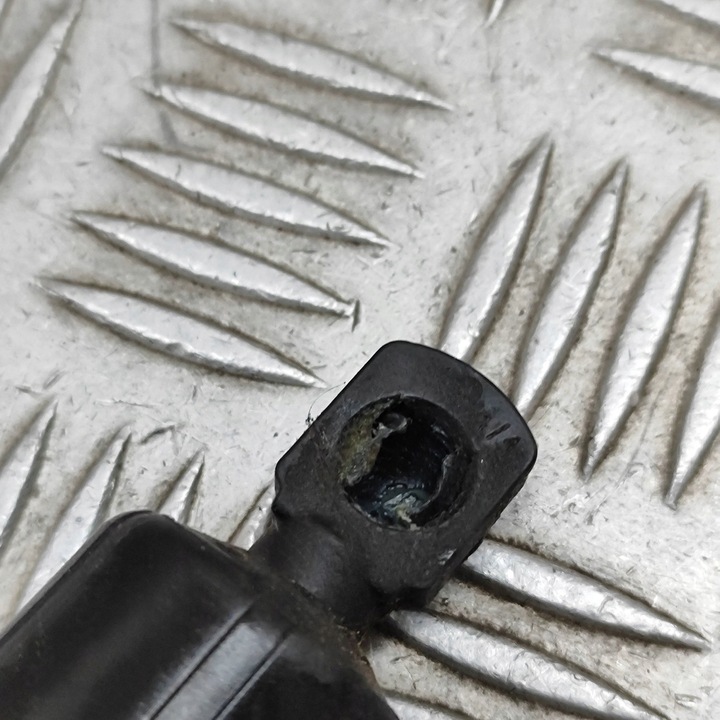 фото №6, Volvo xc60 2023 левая сторона амортизатор крышки задней багажника