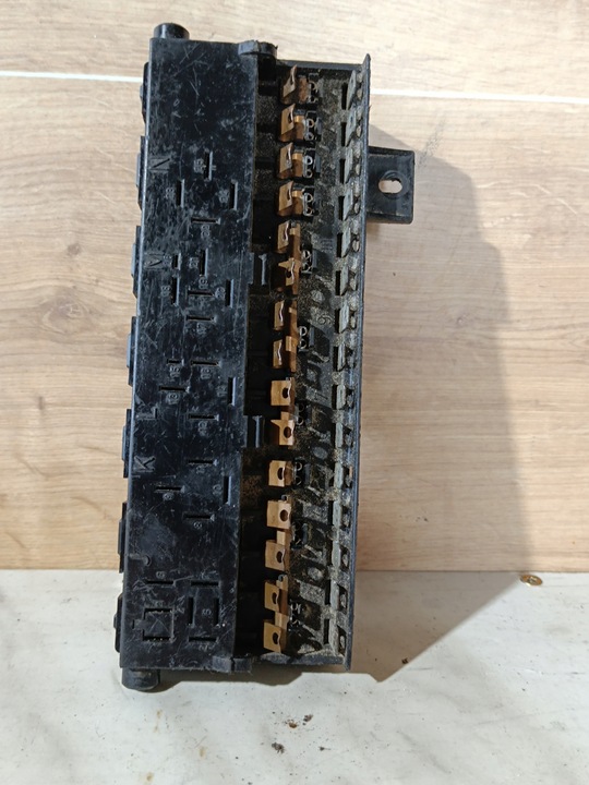 фото №3, 171941813b коробка запобіжників sirocco mk1 jetta itp