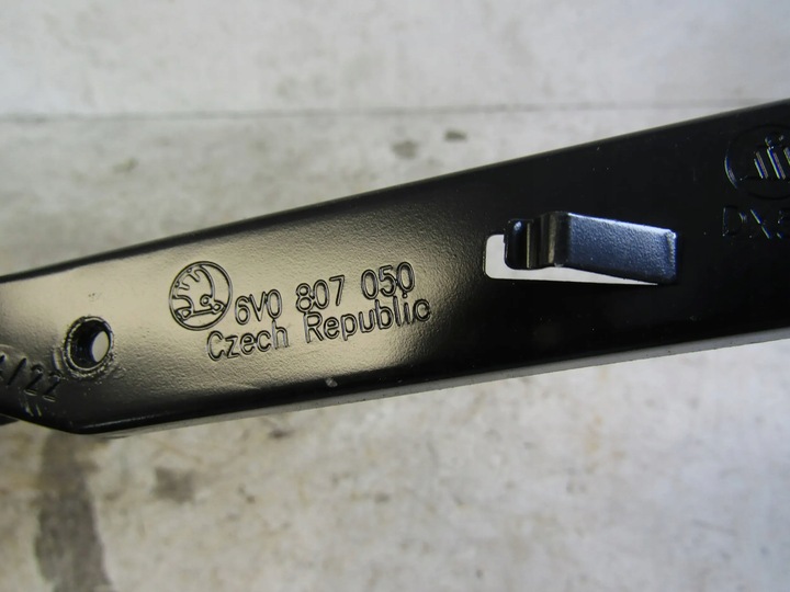 фото №9, Skoda fabia iii ковзун бампера правий перед 6v0807050