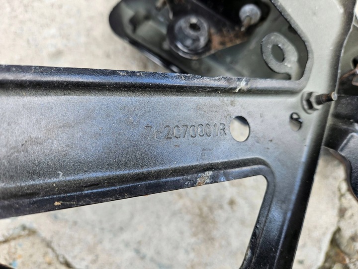 фото №8, Renault scenic iii 3 09- левая сторона лонжерон передняя четверть