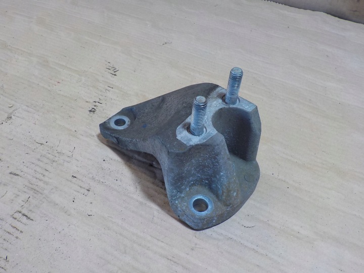 фото №5, Ford fiesta кронштейн коробки 1.4 tdci 8v51-7m125
