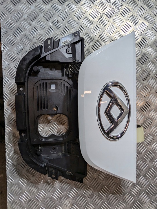 фото №9, Maxus ev30 e доставляти 3 2019- решітка радіатора логотип кришка заряджання