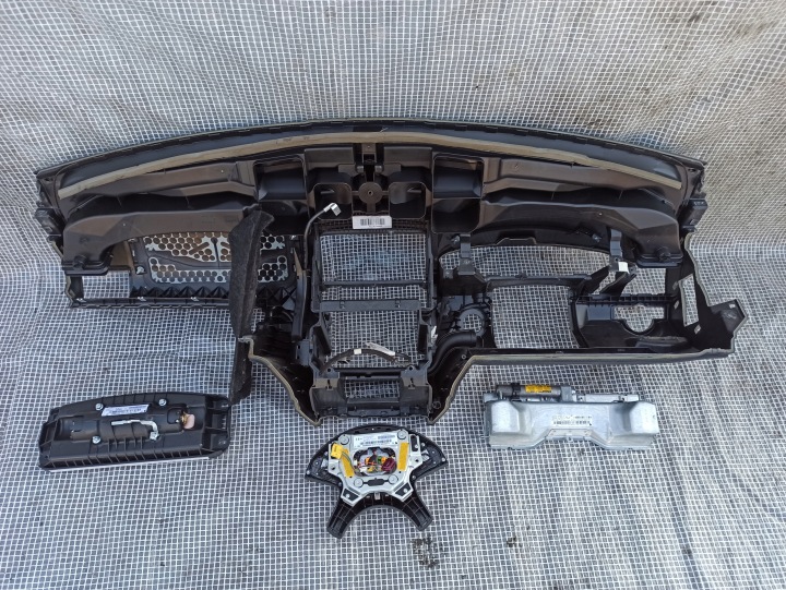 фото №9, Mercedes w204 c-klasa 07-11 торпедо консоль подушки подушка  комплект європа
