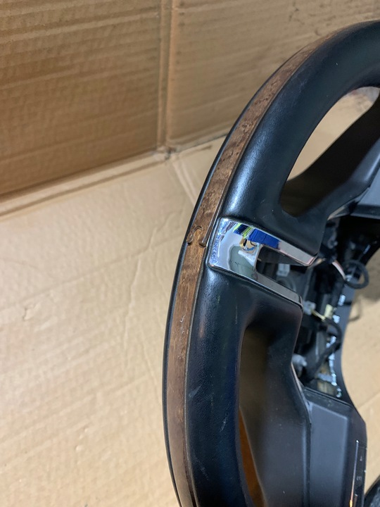 фото №10, Maserati levante руль кожа дерево