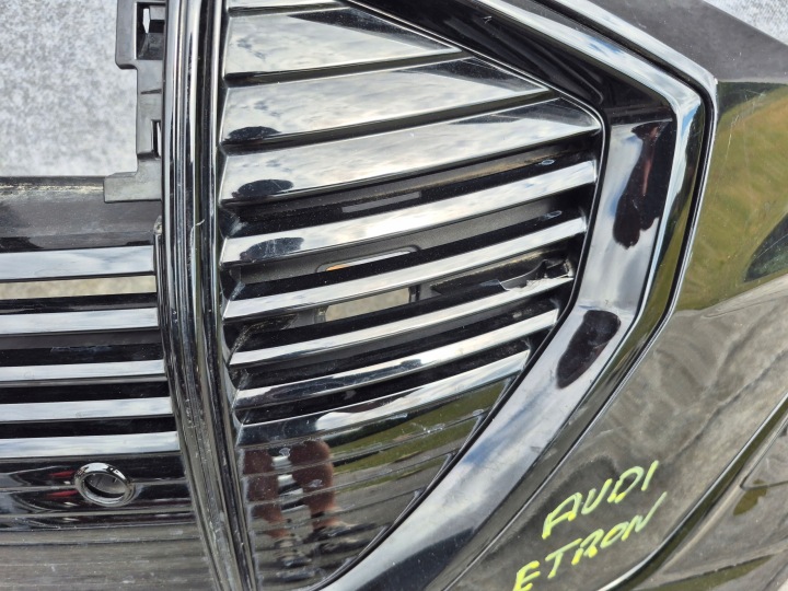 фото №8, Audi e-tron 4ke бампер перед s-line