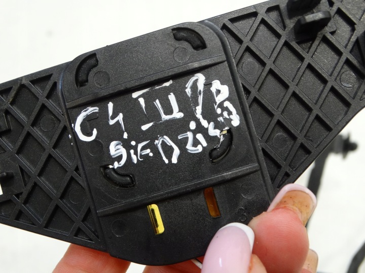 фото №7, Жгут установка сиденья правое перед citroen c4 iii 20r. - 41844023a