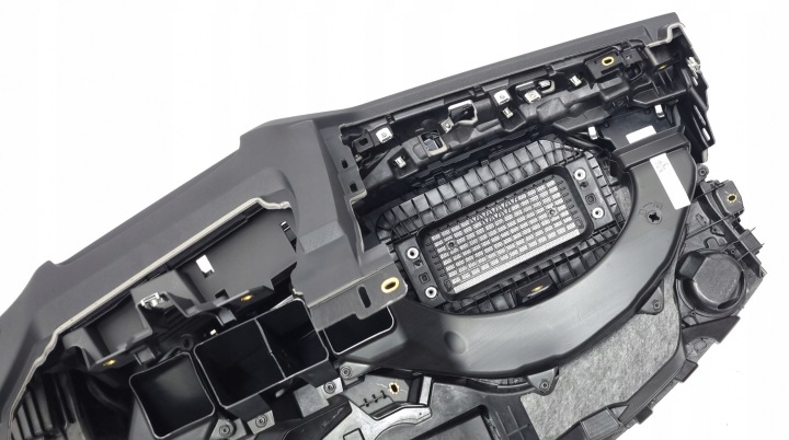 фото №13, Торпедо консоль чёрная audi q3 83a 83b857001 24a