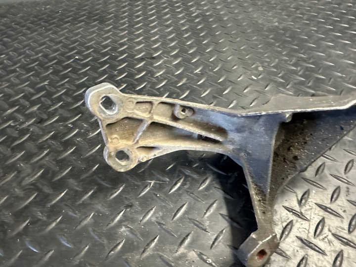 фото №7, Лапи підтримка коробки права audi a8 d4 4.2 tdi cds 4h0399114e