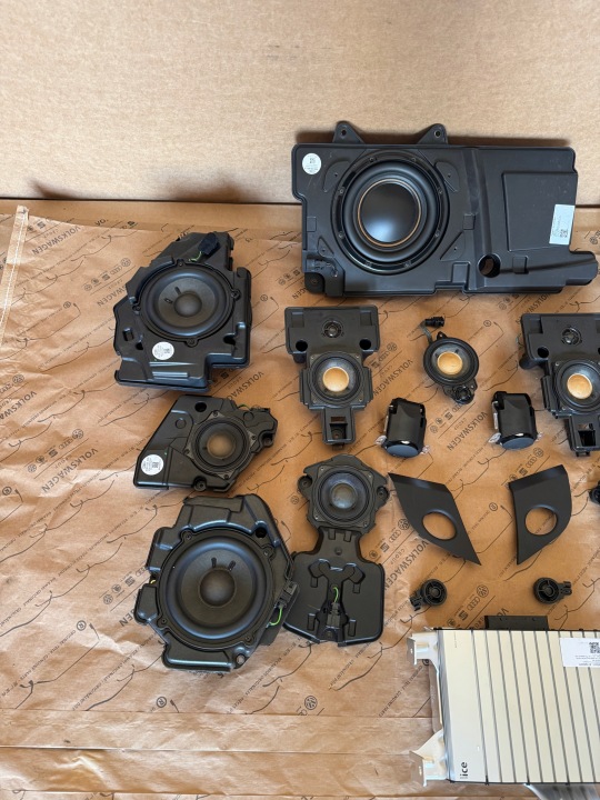 фото №9, Audi a8 s8 d4 рестайлинг длинный обшивки динамики усилитель 4h0035466 bang olufsen