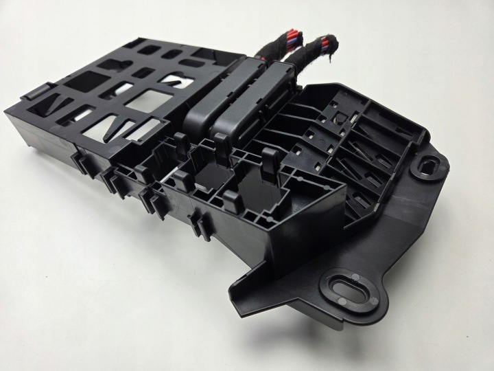 фото №8, Audi a6 c6 коробка предохранителей 4f0971845
