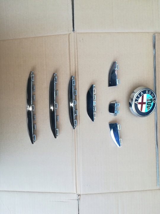 фото №1, Хром+ значок решётка alfa romeo mito 13-18 оригинальный номер комплект