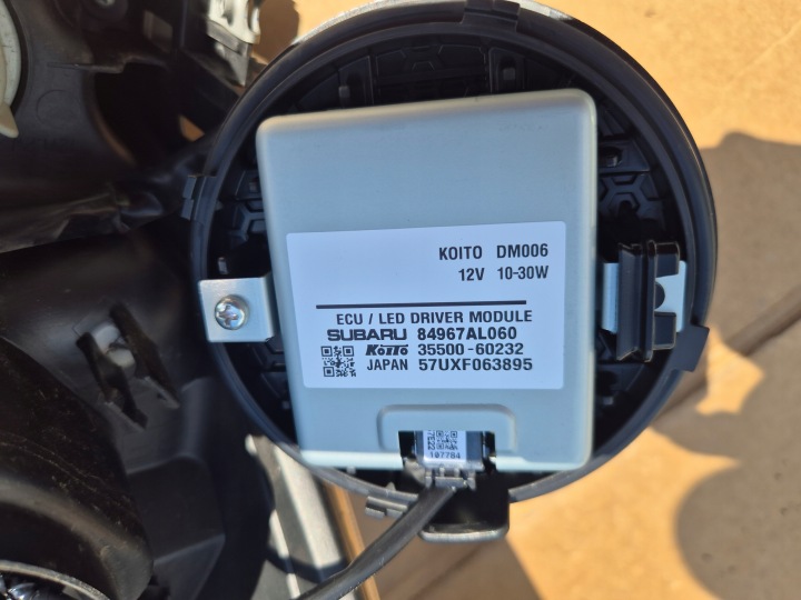 фото №14, Subaru outback v фара правая .полный led.2014-18.100%