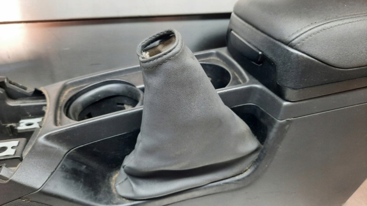 фото №12, Подлокотник туннель средний volvo v50 2.0 hdi 04r
