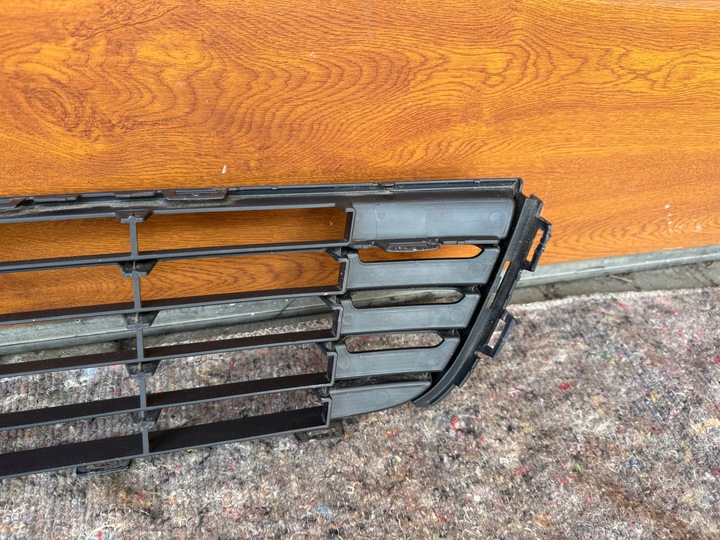 фото №10, Vw touran 1t0 10-15 решітка радіатора решітка решітка середня перед 1t0853677c