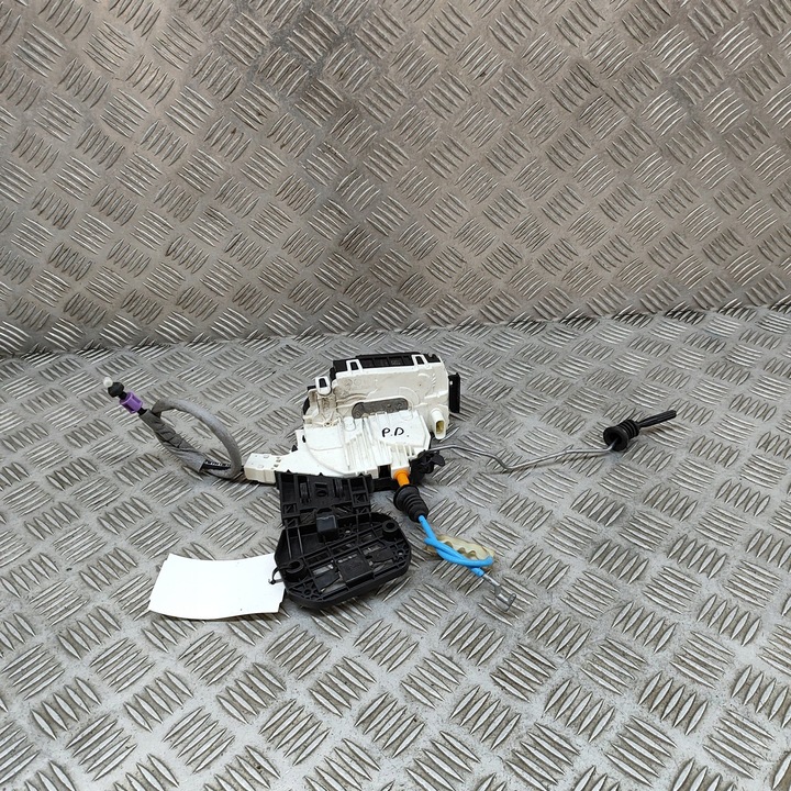 фото №6, Mercedes-benz cla c117 x117 w117 2014 права сторона замок двері передніх