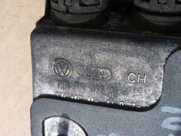 фото №8, Домкрат селектор передач троси audi a3 8p 2.0 tdi 1k0711049af