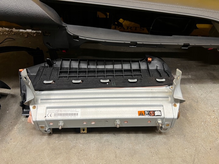 фото №8, Комплект панель раздаточная капот консоль 2x подушки toyota hilux viii 8