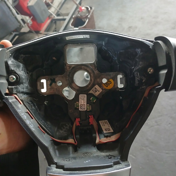 фото №6, Руль кожа мультифункция з airbagiem vw touran ii tiguan i 1t0419091ac