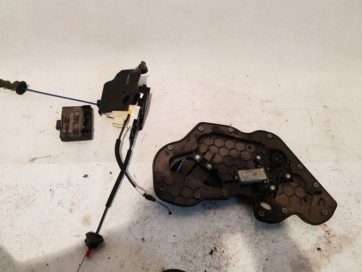 фото №1, Замок доводчик лівий зад audi a8 s8 d4 4h0839015c