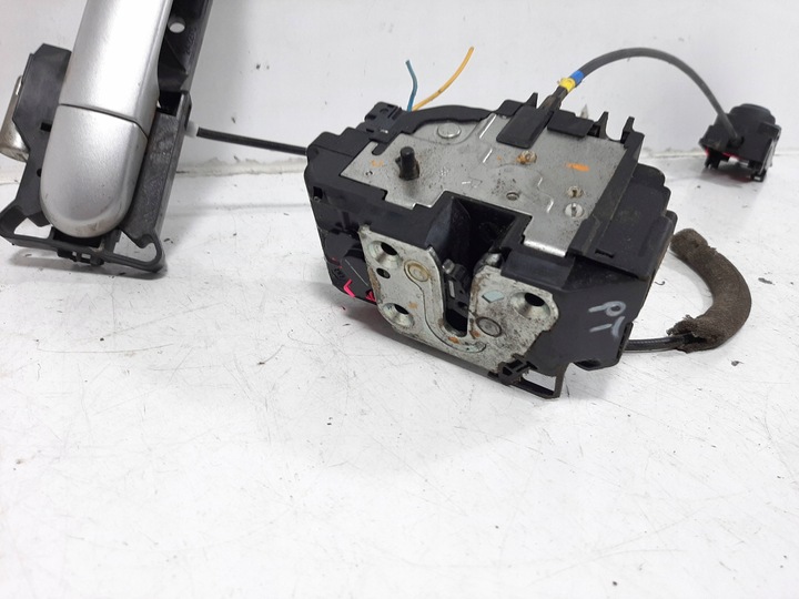 фото №8, Nissan note e11 1.5dci 07r замок дверь ручка правые зад 6pin