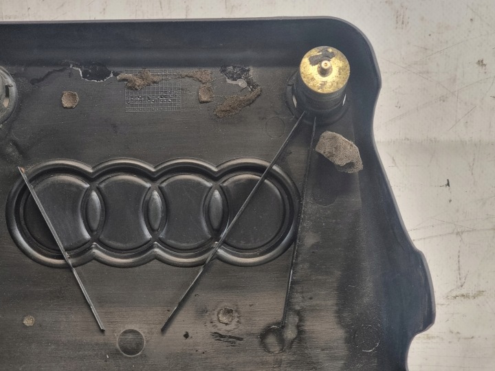 фото №9, Верхня кришка двигуна (декоративна кришка) oem номер 06a103925n audi a3 8l 1.8b