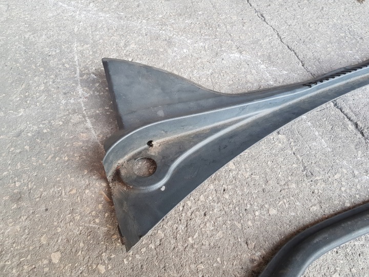 фото №8, Панель під лобовим склом + ущільнювач seat leon ii 05-12 1p0853185b гарний